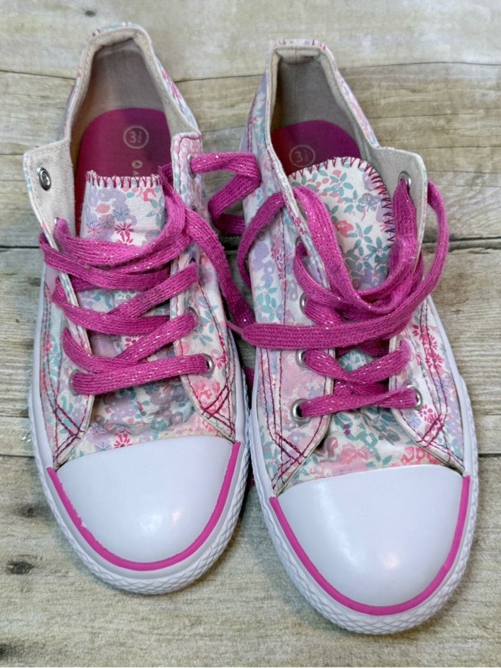 Airwalk Kids Floral Canvas Sneakers with Pink Laces - Size 3.5